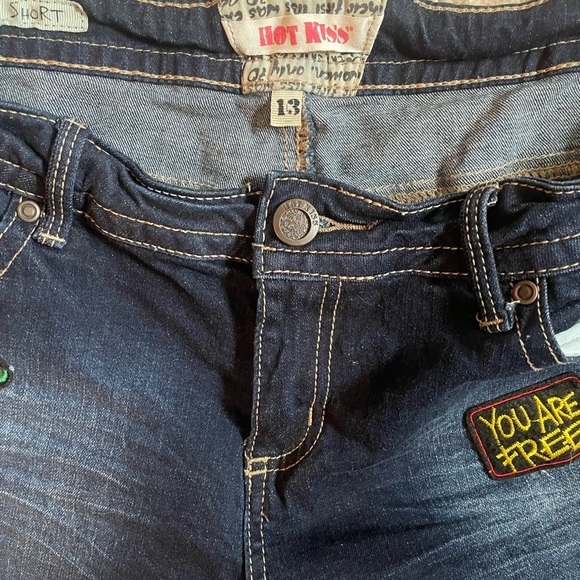 Beautiful low waist Jean shorts. Perfect for the summer.. - Picture 2 of 4